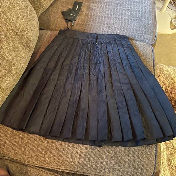 NWT Dolce & Gabbana Pleated Skirt - Picture 2 of 9
